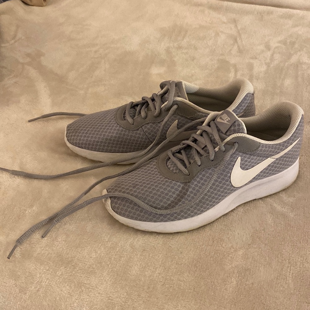 Gray Nike sneakers size 9 very good condition